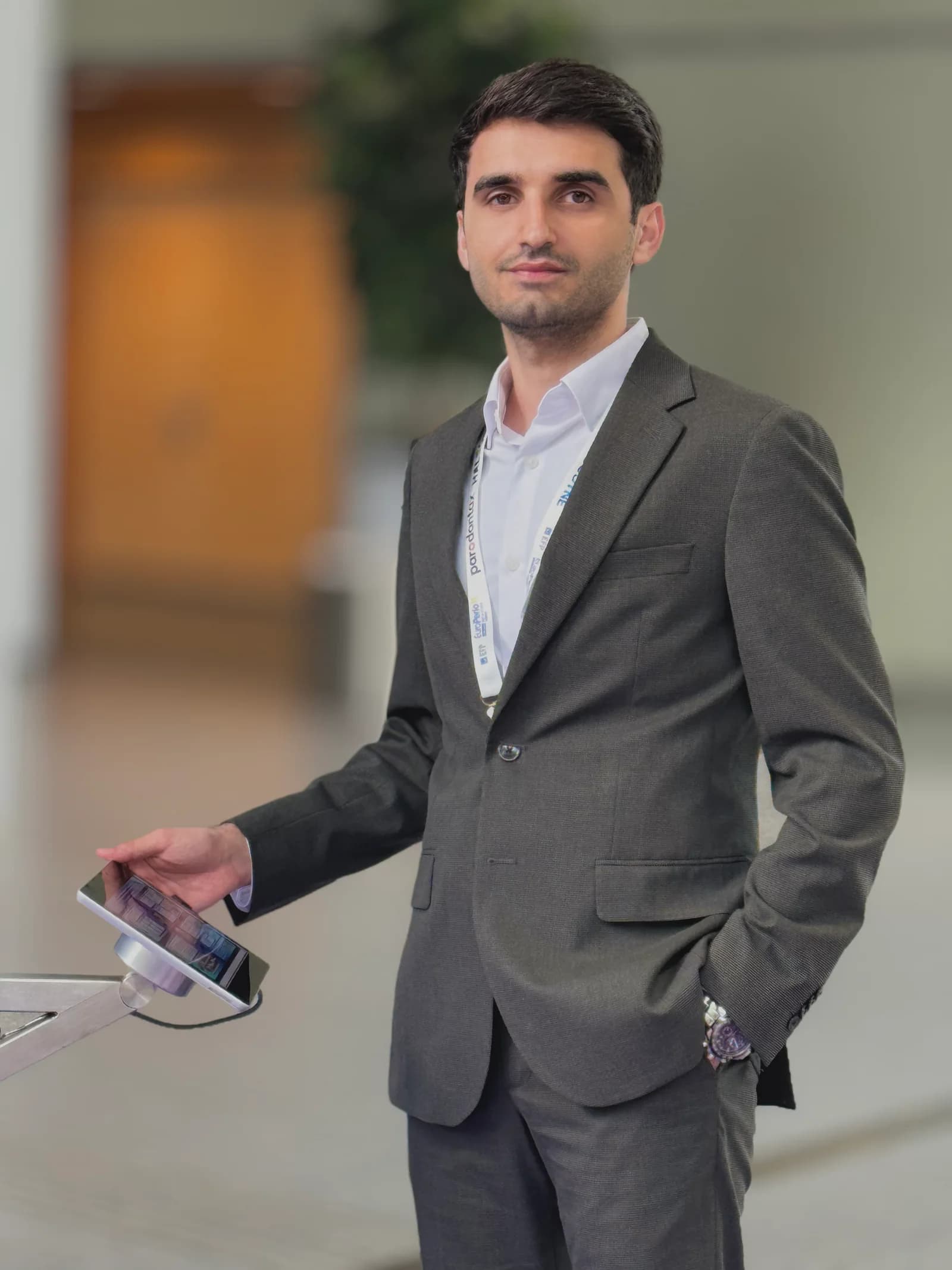 Dr. Sahand Shirzadi Maryan, periodontology and mucogingival surgery specialist at OsteoPerio Barcelona